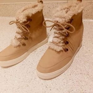 Fur boots with heels